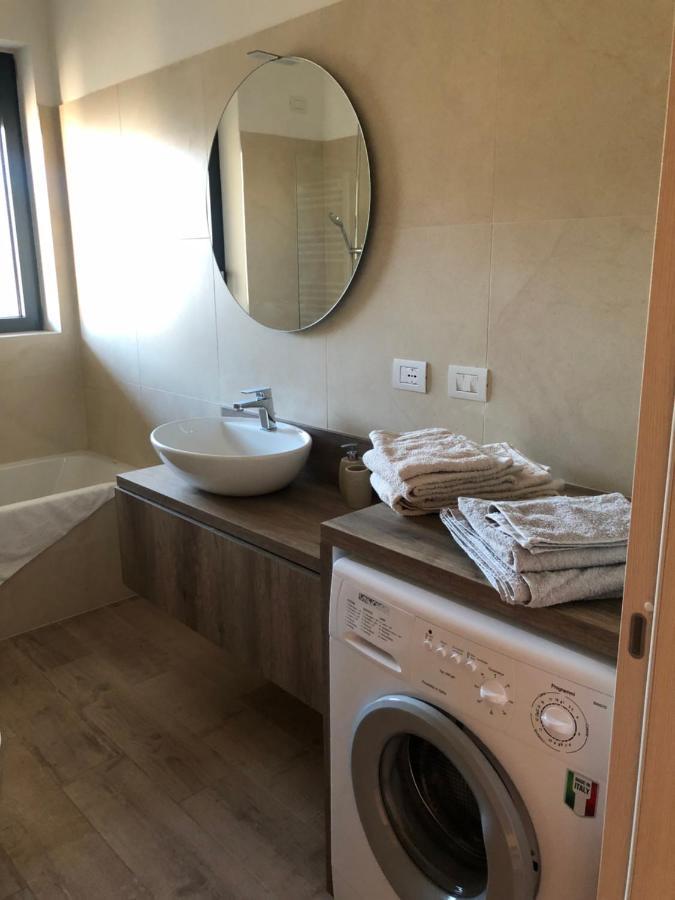 Loft With Terrace In Uptown Milan Near Rho Fiera Apartment Pero Luaran gambar
