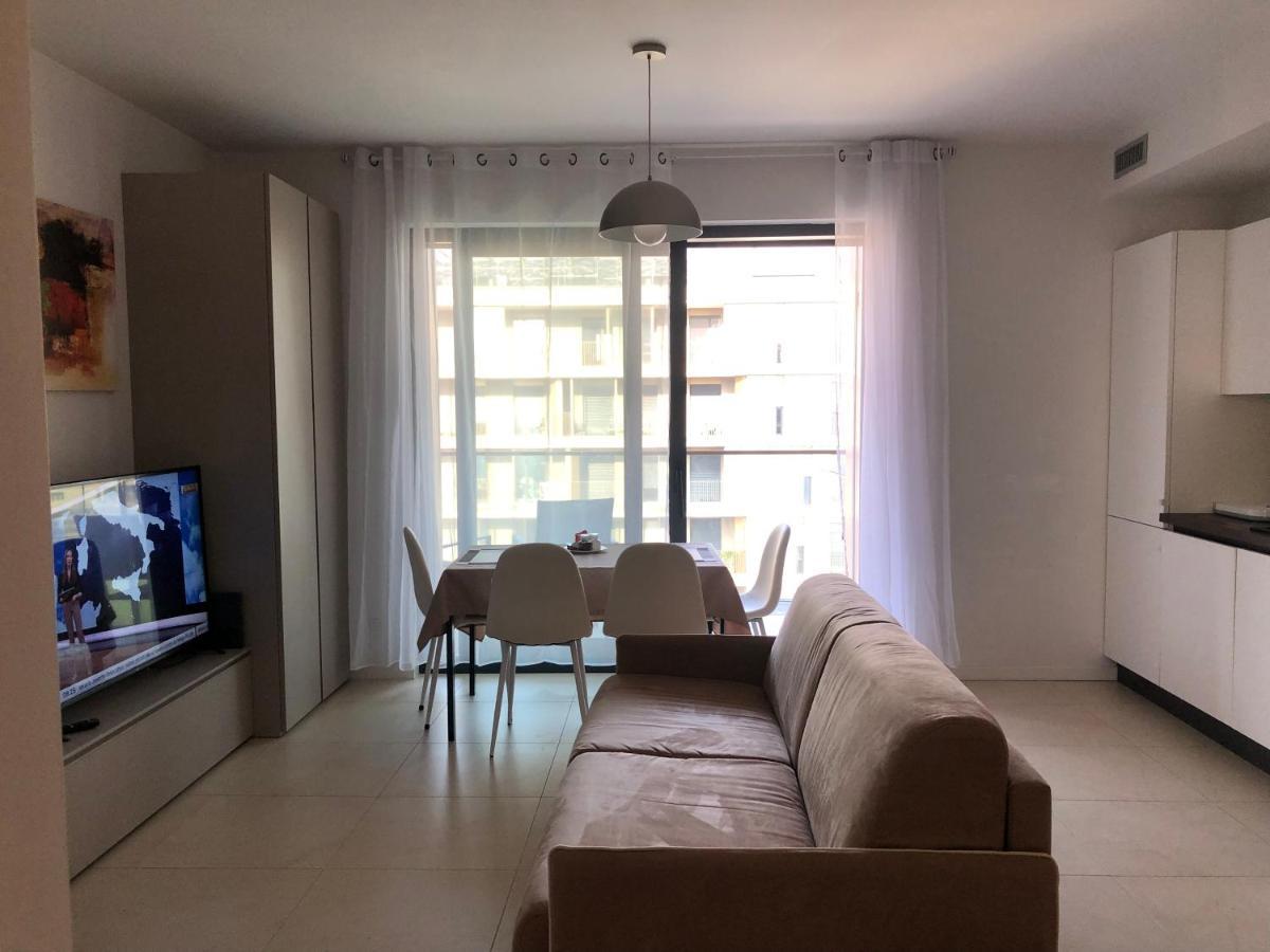 Loft With Terrace In Uptown Milan Near Rho Fiera Apartment Pero Luaran gambar
